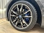BMW i4 M50 84 kWh *M-Sport* Schuif/Kantel dak / Carbon / LASER LED / HUD / Harman Kardon / 360 Camera / Elek. Trekhaak / Org.NL!
