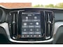 Volvo V60 T6 Plug-in hybrid AWD Essential | Verwarmbare voorstoelen | Verwarmbaar stuurwiel | Verwarmbare achterbank | Blindspot | 19 inch Lichtmetalen velgen