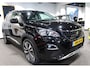 Peugeot 3008 Allure 130 Pk. met 1.400 Kg Trekvermogen * Achteruitrij Parkeer Camera * 19" L.M. Velgen * Voor en Achter Parkeersensoren * Adaptive Cruise Control * Stoelverwarming * Keyless Entry & Start Button * Navigatie & Spotify via Apple Car P Vingerhoets; Vierde Generatie Eersteklas Service !
