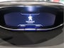 Peugeot 3008 Allure 130 Pk. met 1.400 Kg Trekvermogen * Achteruitrij Parkeer Camera * 19" L.M. Velgen * Voor en Achter Parkeersensoren * Adaptive Cruise Control * Stoelverwarming * Keyless Entry & Start Button * Navigatie & Spotify via Apple Car P Vingerhoets; Vierde Generatie Eersteklas Service !