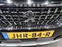 Peugeot 3008 Allure 130 Pk. met 1.400 Kg Trekvermogen * Achteruitrij Parkeer Camera * 19" L.M. Velgen * Voor en Achter Parkeersensoren * Adaptive Cruise Control * Stoelverwarming * Keyless Entry & Start Button * Navigatie & Spotify via Apple Car P Vingerhoets; Vierde Generatie Eersteklas Service !