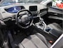 Peugeot 3008 Allure 130 Pk. met 1.400 Kg Trekvermogen * Achteruitrij Parkeer Camera * 19" L.M. Velgen * Voor en Achter Parkeersensoren * Adaptive Cruise Control * Stoelverwarming * Keyless Entry & Start Button * Navigatie & Spotify via Apple Car P Vingerhoets; Vierde Generatie Eersteklas Service !