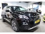 Peugeot 3008 Allure 130 Pk. met 1.400 Kg Trekvermogen * Achteruitrij Parkeer Camera * 19" L.M. Velgen * Voor en Achter Parkeersensoren * Adaptive Cruise Control * Stoelverwarming * Keyless Entry & Start Button * Navigatie & Spotify via Apple Car P Vingerhoets; Vierde Generatie Eersteklas Service !