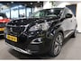 Peugeot 3008 Allure 130 Pk. met 1.400 Kg Trekvermogen * Achteruitrij Parkeer Camera * 19" L.M. Velgen * Voor en Achter Parkeersensoren * Adaptive Cruise Control * Stoelverwarming * Keyless Entry & Start Button * Navigatie & Spotify via Apple Car P Vingerhoets; Vierde Generatie Eersteklas Service !