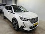 Peugeot 2008 1.2 PureTech 130pk Allure Pack Auto. Panoramadak Navigatie Apple Carplay/Android Auto Camera Parkeersensoren Adaptive Cruise Control Virtual Cockpit Climate Control Lichtmetalen velgen