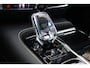 Volvo V60 2.0 T6 Plug-in hybrid AWD Plus Dark | Elektr. bedienbaar schuif-\-kanteldak | Adaptive Cruise Control | Extra getint glas | 360 Camera | Stoelverwarming voor + achter | Verwarmd stuurwiel | Elektr. verwarmde voorruit | Trekhaak | Harman kardon audio | Elektr. verstelbare voorstoelen incl. geheugen | Sportstoelen | 18" velgen |