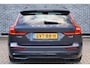 Volvo V60 2.0 T6 Plug-in hybrid AWD Plus Dark | Elektr. bedienbaar schuif-\-kanteldak | Adaptive Cruise Control | Extra getint glas | 360 Camera | Stoelverwarming voor + achter | Verwarmd stuurwiel | Elektr. verwarmde voorruit | Trekhaak | Harman kardon audio | Elektr. verstelbare voorstoelen incl. geheugen | Sportstoelen | 18" velgen |