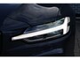 Volvo V60 2.0 T6 Plug-in hybrid AWD Plus Dark | Elektr. bedienbaar schuif-\-kanteldak | Adaptive Cruise Control | Extra getint glas | 360 Camera | Stoelverwarming voor + achter | Verwarmd stuurwiel | Elektr. verwarmde voorruit | Trekhaak | Harman kardon audio | Elektr. verstelbare voorstoelen incl. geheugen | Sportstoelen | 18" velgen |