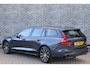 Volvo V60 2.0 T6 Plug-in hybrid AWD Plus Dark | Elektr. bedienbaar schuif-\-kanteldak | Adaptive Cruise Control | Extra getint glas | 360 Camera | Stoelverwarming voor + achter | Verwarmd stuurwiel | Elektr. verwarmde voorruit | Trekhaak | Harman kardon audio | Elektr. verstelbare voorstoelen incl. geheugen | Sportstoelen | 18" velgen |