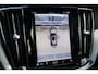 Volvo V60 2.0 T6 Plug-in hybrid AWD Plus Dark | Elektr. bedienbaar schuif-\-kanteldak | Adaptive Cruise Control | Extra getint glas | 360 Camera | Stoelverwarming voor + achter | Verwarmd stuurwiel | Elektr. verwarmde voorruit | Trekhaak | Harman kardon audio | Elektr. verstelbare voorstoelen incl. geheugen | Sportstoelen | 18" velgen |