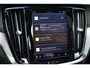 Volvo V60 2.0 T6 Plug-in hybrid AWD Plus Dark | Elektr. bedienbaar schuif-\-kanteldak | Adaptive Cruise Control | Extra getint glas | 360 Camera | Stoelverwarming voor + achter | Verwarmd stuurwiel | Elektr. verwarmde voorruit | Trekhaak | Harman kardon audio | Elektr. verstelbare voorstoelen incl. geheugen | Sportstoelen | 18" velgen |