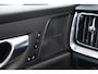 Volvo V60 2.0 T6 Plug-in hybrid AWD Plus Dark | Elektr. bedienbaar schuif-\-kanteldak | Adaptive Cruise Control | Extra getint glas | 360 Camera | Stoelverwarming voor + achter | Verwarmd stuurwiel | Elektr. verwarmde voorruit | Trekhaak | Harman kardon audio | Elektr. verstelbare voorstoelen incl. geheugen | Sportstoelen | 18" velgen |