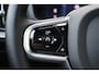 Volvo V60 2.0 T6 Plug-in hybrid AWD Plus Dark | Elektr. bedienbaar schuif-\-kanteldak | Adaptive Cruise Control | Extra getint glas | 360 Camera | Stoelverwarming voor + achter | Verwarmd stuurwiel | Elektr. verwarmde voorruit | Trekhaak | Harman kardon audio | Elektr. verstelbare voorstoelen incl. geheugen | Sportstoelen | 18" velgen |