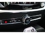 Volvo V60 2.0 T6 Plug-in hybrid AWD Plus Dark | Elektr. bedienbaar schuif-\-kanteldak | Adaptive Cruise Control | Extra getint glas | 360 Camera | Stoelverwarming voor + achter | Verwarmd stuurwiel | Elektr. verwarmde voorruit | Trekhaak | Harman kardon audio | Elektr. verstelbare voorstoelen incl. geheugen | Sportstoelen | 18" velgen |