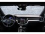 Volvo V60 2.0 T6 Plug-in hybrid AWD Plus Dark | Elektr. bedienbaar schuif-\-kanteldak | Adaptive Cruise Control | Extra getint glas | 360 Camera | Stoelverwarming voor + achter | Verwarmd stuurwiel | Elektr. verwarmde voorruit | Trekhaak | Harman kardon audio | Elektr. verstelbare voorstoelen incl. geheugen | Sportstoelen | 18" velgen |