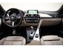 BMW 3-Serie 318i M Sport Aut. [ Schuifdak Leder Navi prof. Stoelverwarming ]