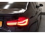 BMW 3-Serie 318i M Sport Aut. [ Schuifdak Leder Navi prof. Stoelverwarming ]