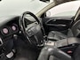 Volvo XC70 2.4 D5 Kinetic - Airco / Trekhaak / Parksens. achter