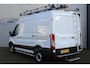 Ford Transit 290 2.0-105pk TDCI L2H2 Ambiente. Compleet ingerichte Ford Transit ! Camera, pdc v+a, airco, ladder achterd., opstaptrede met trekhaak, imperiaal met ladder, omvormer naar 220V, etc etc.