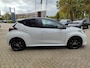 Toyota Yaris 1.5 Hybrid EXECUTIVE PANODAK HEAD-UP STOELVERW BLIND SPOT NAVI 17'' LM-VELGEN 4S-BANDEN PARK-SENSOREN CAMERA APPLE/ANDROID BLUETOOTH AD-CRUISE CLIMA