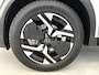 Peugeot 2008 SUV Allure 130pk Automaat | NIEUW MODEL | Navigatie | Achteruitrijcamera | Climate Control | Cruise Control | Parkeersensoren v+a | Draadloze Apple Carplay / Android Auto | Digitaal instrumentenpaneel | DAB+ radio | Led koplampen | All Seasonbanden | Donker getint glas | 17" lichtmetalen velgen |