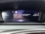 Peugeot 2008 SUV Allure 130pk Automaat | NIEUW MODEL | Navigatie | Achteruitrijcamera | Climate Control | Cruise Control | Parkeersensoren v+a | Draadloze Apple Carplay / Android Auto | Digitaal instrumentenpaneel | DAB+ radio | Led koplampen | All Seasonbanden | Donker getint glas | 17" lichtmetalen velgen |