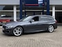 BMW 3-Serie Touring 320i Edition M Sport Shadow Executive / Automaat / NL-Auto / Dealer-Onderhouden / M-Line / Sportstuur & Sportonderstel / Vol-Leder / Stoelverwarming / Elektr.-Wegklapbare Trekhaak / Cruise-Control / Climate-Control / Elektr.-Achterklep / Armsteun V+A / LED / Radio-Bluetooth / Navi / PDC V+A met Camera / 18'' LMV / ENZ.