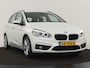 BMW 2-Serie Active Tourer 220i High Executive | Trekhaak | Head-up display | Cruise Control | lederen bekleding | LED koplampen | Navigatie | Stoelverwarming | LMV 17 |