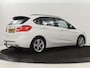BMW 2-Serie Active Tourer 220i High Executive | Trekhaak | Head-up display | Cruise Control | lederen bekleding | LED koplampen | Navigatie | Stoelverwarming | LMV 17 |