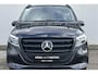 Mercedes-Benz eVito 112 L2 | Parkeerpakket met Achteruitrijcamera | Smartphone Integratie Pakket | Chroompakket Interieur | Multibeam LED koplampen | Automatic Climate Control met (Interieur) Voorklimatisering | Tweezits Bijrijdersbank | Comfort Bestuurdersstoel |