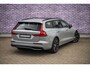 Volvo V60 2.0 T6 Plug-in hybrid AWD Plus Dark | Trekhaak | Adaptive Cruise Control | Panoramadak | 360 Camera | Harman/Kardon | Stuurverwarming | Stoelverwarming voor & achter | Power Seats | Sportstoelen |
