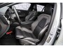 Volvo V60 2.0 T6 Plug-in hybrid AWD Plus Dark | Trekhaak | Adaptive Cruise Control | Panoramadak | 360 Camera | Harman/Kardon | Stuurverwarming | Stoelverwarming voor & achter | Power Seats | Sportstoelen |