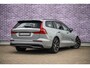 Volvo V60 2.0 T6 Plug-in hybrid AWD Plus Dark | Trekhaak | Adaptive Cruise Control | Panoramadak | 360 Camera | Harman/Kardon | Stuurverwarming | Stoelverwarming voor & achter | Power Seats | Sportstoelen |