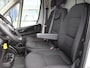 Fiat Ducato 2.2 MultiJet 140 S&S L3H2 3.3t Let op, 3,9% financial lease via Stellantis van toepassing / Prijs excl. BTW, BPM en kosten rijklaarmaken. Dit voertuig valt onder de ondernemersregeling, waardoor BPM-vrijstelling mogelijk is. | 2 zitplaatsen rechtsvoor | 2 zitplaatsen rechtsvoor | Achteruitrijcamera
