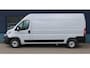 Fiat Ducato 2.2 MultiJet 140 S&S L3H2 3.3t Let op, 3,9% financial lease via Stellantis van toepassing / Prijs excl. BTW, BPM en kosten rijklaarmaken. Dit voertuig valt onder de ondernemersregeling, waardoor BPM-vrijstelling mogelijk is. | 2 zitplaatsen rechtsvoor | 2 zitplaatsen rechtsvoor | Achteruitrijcamera