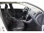 Volvo V40 1.6 T3 Momentum / Xenon / Navi / Cruisecontrol / Cam / Trekhaak