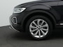 Volkswagen T-Roc 1.5 TSI 150 pk DSG Style | Trekhaak | Navigatie | Stoelverwarming | Parkeersensoren voor/achter | Adaptive Cruise
