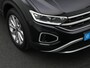 Volkswagen T-Roc 1.5 TSI 150 pk DSG Style | Trekhaak | Navigatie | Stoelverwarming | Parkeersensoren voor/achter | Adaptive Cruise