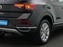 Volkswagen T-Roc 1.5 TSI 150 pk DSG Style | Trekhaak | Navigatie | Stoelverwarming | Parkeersensoren voor/achter | Adaptive Cruise
