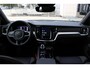 Volvo V60 T6 Plug-in hybrid AWD Plus Dark | Rondomzicht Camera | Semi Electrische trekhaak | Electronic Climate Control | Adaptieve Cruise Control | Parkeersensoren | Rijstrooksensor Met Correctie | Navigatiesysteem | Verwarmbare Voorstoelen | Verwarmbaar Stuurwiel | Keyless Entry |