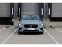 Volvo V60 T6 Plug-in hybrid AWD Plus Dark | Rondomzicht Camera | Semi Electrische trekhaak | Electronic Climate Control | Adaptieve Cruise Control | Parkeersensoren | Rijstrooksensor Met Correctie | Navigatiesysteem | Verwarmbare Voorstoelen | Verwarmbaar Stuurwiel | Keyless Entry |