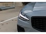 Volvo V60 T6 Plug-in hybrid AWD Plus Dark | Rondomzicht Camera | Semi Electrische trekhaak | Electronic Climate Control | Adaptieve Cruise Control | Parkeersensoren | Rijstrooksensor Met Correctie | Navigatiesysteem | Verwarmbare Voorstoelen | Verwarmbaar Stuurwiel | Keyless Entry |