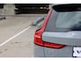 Volvo V60 T6 Plug-in hybrid AWD Plus Dark | Rondomzicht Camera | Semi Electrische trekhaak | Electronic Climate Control | Adaptieve Cruise Control | Parkeersensoren | Rijstrooksensor Met Correctie | Navigatiesysteem | Verwarmbare Voorstoelen | Verwarmbaar Stuurwiel | Keyless Entry |