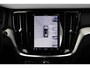 Volvo V60 T6 Plug-in hybrid AWD Plus Dark | Rondomzicht Camera | Semi Electrische trekhaak | Electronic Climate Control | Adaptieve Cruise Control | Parkeersensoren | Rijstrooksensor Met Correctie | Navigatiesysteem | Verwarmbare Voorstoelen | Verwarmbaar Stuurwiel | Keyless Entry |