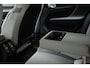 Volvo EX40 Single Motor Extended Range Plus 82 kWh | Adaptieve Cruise Control| Blind Spot| Parkeer Camera| Park Assist voor en Achter|19"Lichtmetalen velgen| Semi elektrische Trekhaak| Warmte pomp | Dawn Interieur |