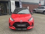 Toyota Yaris 1.5 Hybrid LAUNCH EDITION TREKHAAK HEAD-UP NAVI PARK-SENSOREN STOELVERW BLIND SPOT 17'' LM-VELGEN CAMERA AD-CRUISE KEYLESS PRIVACY GLASS