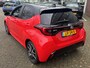 Toyota Yaris 1.5 Hybrid LAUNCH EDITION TREKHAAK HEAD-UP NAVI PARK-SENSOREN STOELVERW BLIND SPOT 17'' LM-VELGEN CAMERA AD-CRUISE KEYLESS PRIVACY GLASS