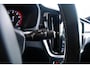 Volvo S60 2.0 T5 Intro Edition Panoramadak - Head up - elektrisch verstelbare/verwarmde stoelen - Standverwarming - Stuurwielverwarming - Harman Kardon - Verwarmbare voorruit - 4 Zone Electronic Climate Control -
