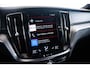 Volvo S60 2.0 T5 Intro Edition Panoramadak - Head up - elektrisch verstelbare/verwarmde stoelen - Standverwarming - Stuurwielverwarming - Harman Kardon - Verwarmbare voorruit - 4 Zone Electronic Climate Control -