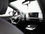 MG 4 MG4 64 kWh Luxury AUTOMAAT | CAMERA | NAVIGATIE | APPLE CARPLAY | HALF STOF-LEDEREN BEKLEDING | WINTERPAKKET | ELEKTRISCHE STOEL |